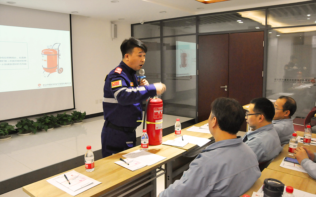 深圳展臺(tái)搭建公司培訓(xùn)員工提高安全意識(shí)